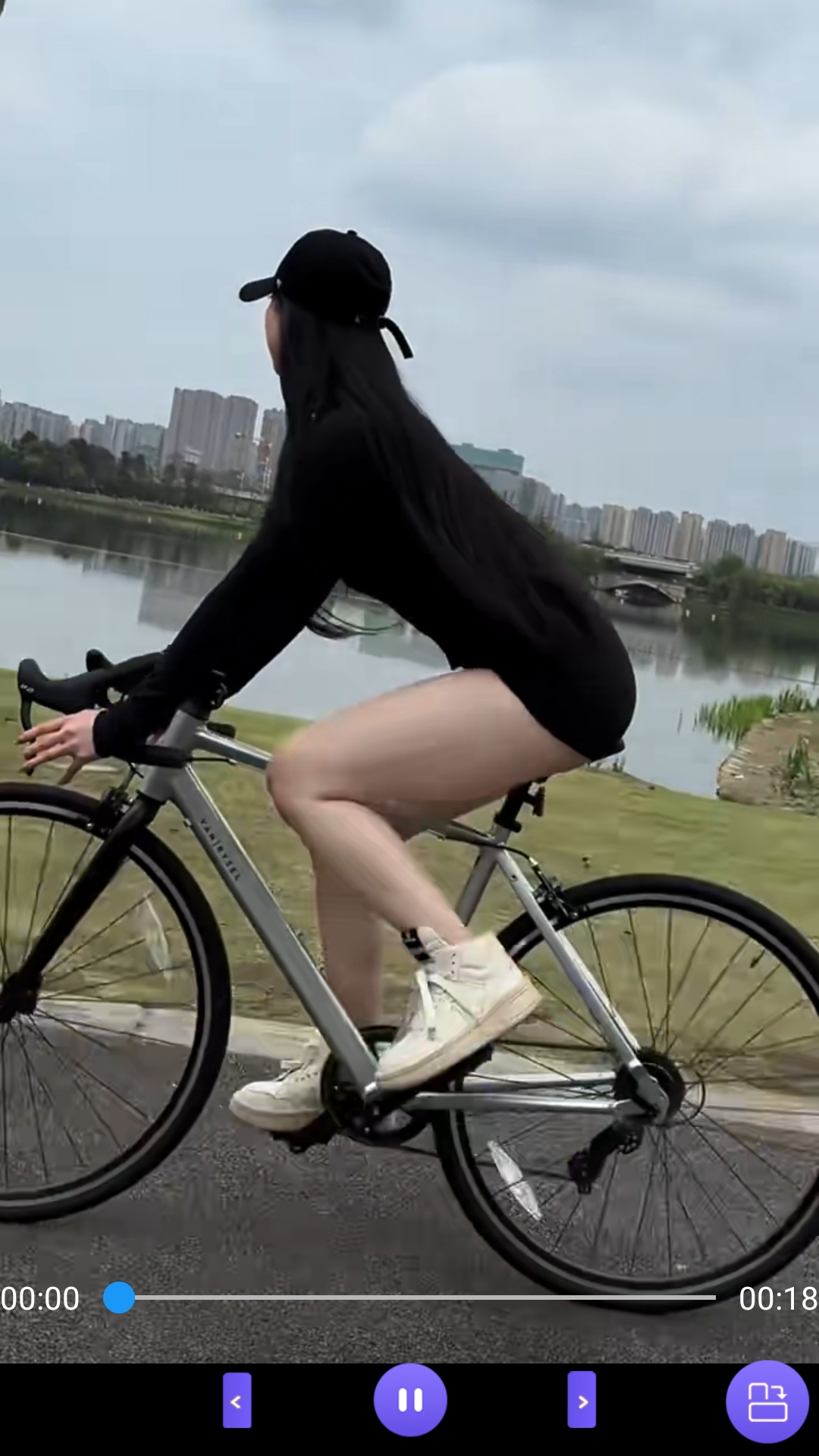 日本女性职业装截图